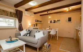 Studio Apartments Malu